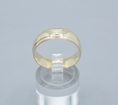 (MA5) Men's 14K Yellow Gold Wedding Band 4.5 Grams Size 8.5 - Picture 1 of 3