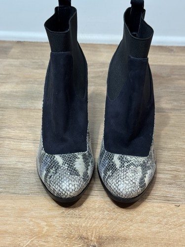 Deesigns Blue Snake Skin Bootie Heels Size 7.5 - Picture 2 of 7
