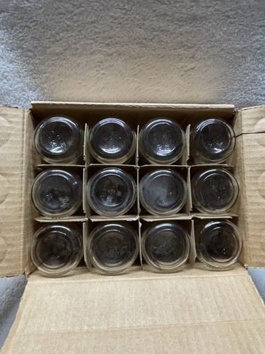 KISTE MIT NEUEN 12 Glas Marmeladengläsern 5 Unzen OHNE DECKEL Größe: 3,5 "Höhe und 1,75" Breite - Bild 5 von 7