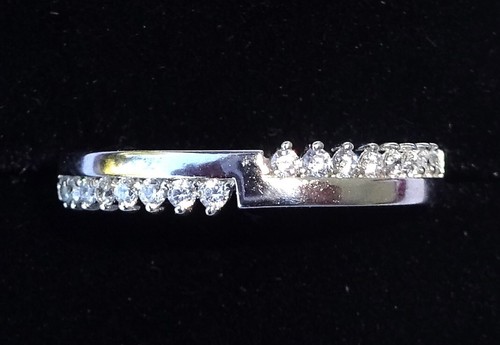 Unusual 9ct White Gold Zig-Zag CZ Half Eternity Ring, Size L1/2 - Picture 2 of 12