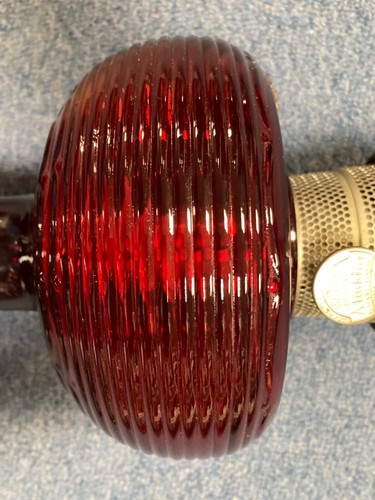 Aladdin Ruby Red Crystal Nu Type B Beehive Oil Kerosene Lamp W/ Aladdin Chimney - Picture 11 of 17