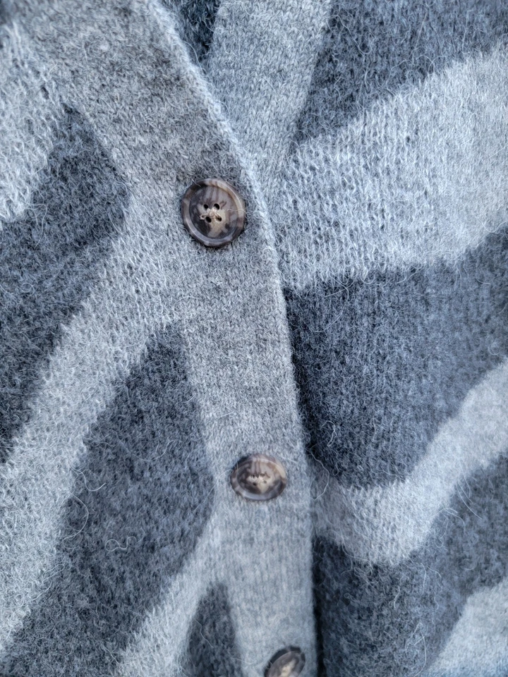 BANANA REPUBLIC Womens Alpaca Wool Blend Cardigan Sweater Size S Zebra Print - Image 4 of 4