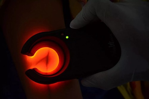 VeinHunter LED Vein Finder, Vein Detector, Vein Locator Device for all Age - Photo 2 sur 5