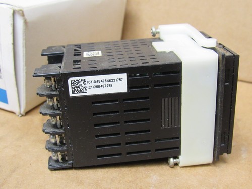Omron E5CSV-Q1T-F Temperature Controller Used - Picture 8 of 11