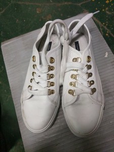 white gym shoes kids