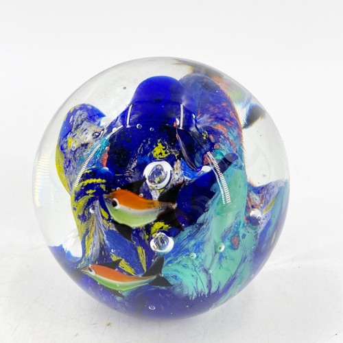 Pisapapeles estilo Murano arte vidrio peces tropicales acuario arrecife burbujas 3,5" diámetro - Imagen 2 de 7