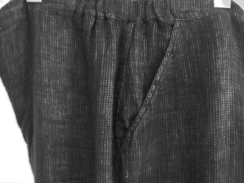 FLAX Large black textured roll-up slim fit pants zipper - Bild 2 von 5