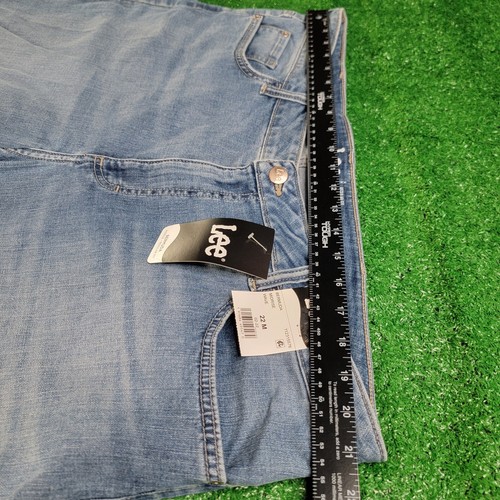 Lee Bermuda Denim Blue Jean Shorts Women's Sz 22 M Mid Rise Regular Fit Pockets - Picture 3 of 10