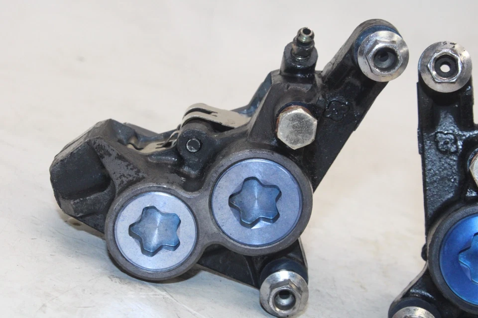 Yamaha FZ1 2002 Fazer OEM DERECHA IZQUIERDA PINZA FRENO DELANTERO JUEGO PAR PINZAS Foto 2 de 4