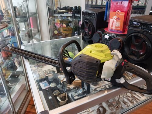 RYOBI ONE+ PETROL 25.4CC 2 STROKE EASY START 60cm HEDGE TRIMMER (RHT25640RO)