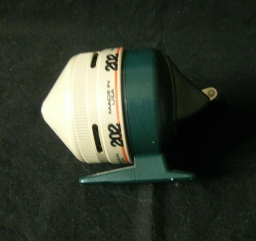 Zebco 202 Made In USA Works! - Picture 1 of 3