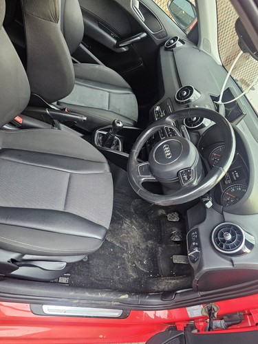 AUDI A1 MK1 BREAKING 1.6 DIESEL (CXMA) AUKTION NUR FÜR EINE RADMUTTER - Bild 7 von 10