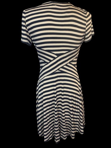 eci NEW YORK kurzärmliges schwarz/hellbraun gestreiftes kurzes Kleid mit U-Ausschnitt Damen XL neu mit Etikett - Bild 3 von 8