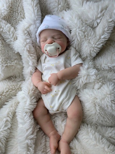 Brand New 100% Full Silicone Reborn Doll - Newborn Girl - Weighted - Heavy - Picture 8 of 20