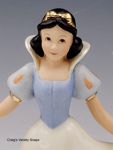 LENOX DISNEY Snow White Fairest One Of All Porcelain & Gold Figurine - Picture 2 of 11
