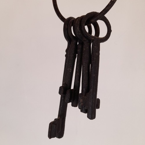 Chunky Cast Iron Keys Bunch 6" to 3" Vintage Decor Hanging Rustic Ornaments - Photo 2/7