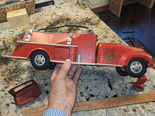 1957 TONKA FIRE DEPT. HOSE REEL TRUCK W/ HYDRANT, PRESSED STEEL TOY - Imagen 16 de 17