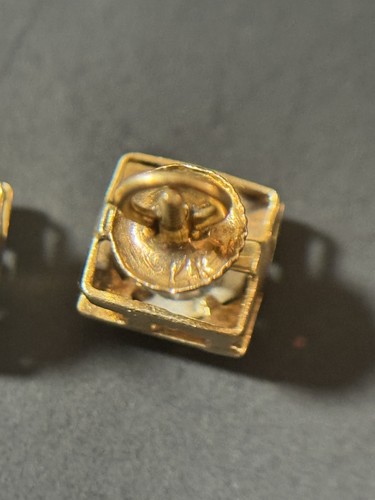 Vintage 14k Yellow Gold Diamonds Stud Earrings - Picture 6 of 18