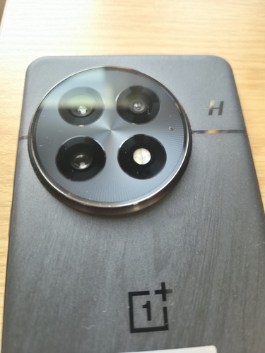 OnePlus 13 - 512GB - 16GB RAM - Black Eclipse - with OnePlus Buds Pro 3 + cases - Picture 10 of 10