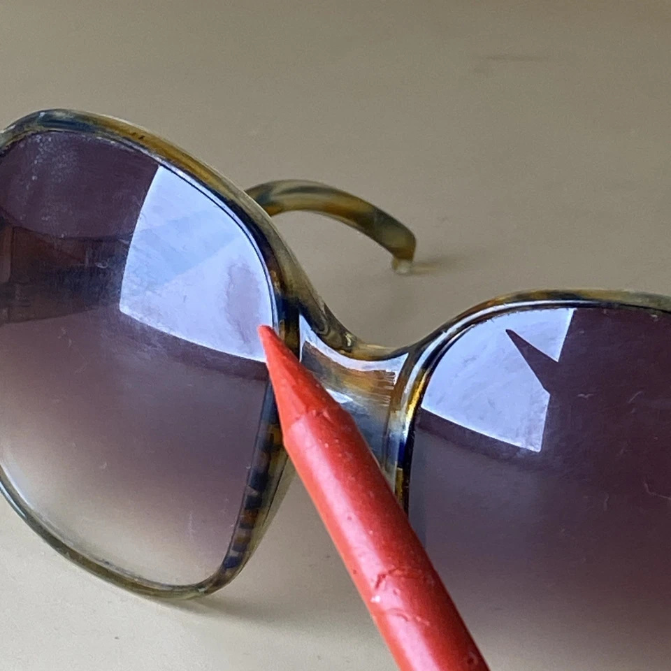 Gafas de sol para mujer Foster Grant años 70’s de gran tamaño EE. UU. brazo caído color degradado Foto 3 de 4