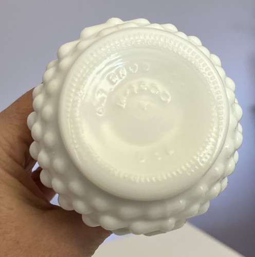 Vintage E O Brody Co White Bubble Milk Glass Bud Base Hobnail 7 1/2" - Picture 7 of 7