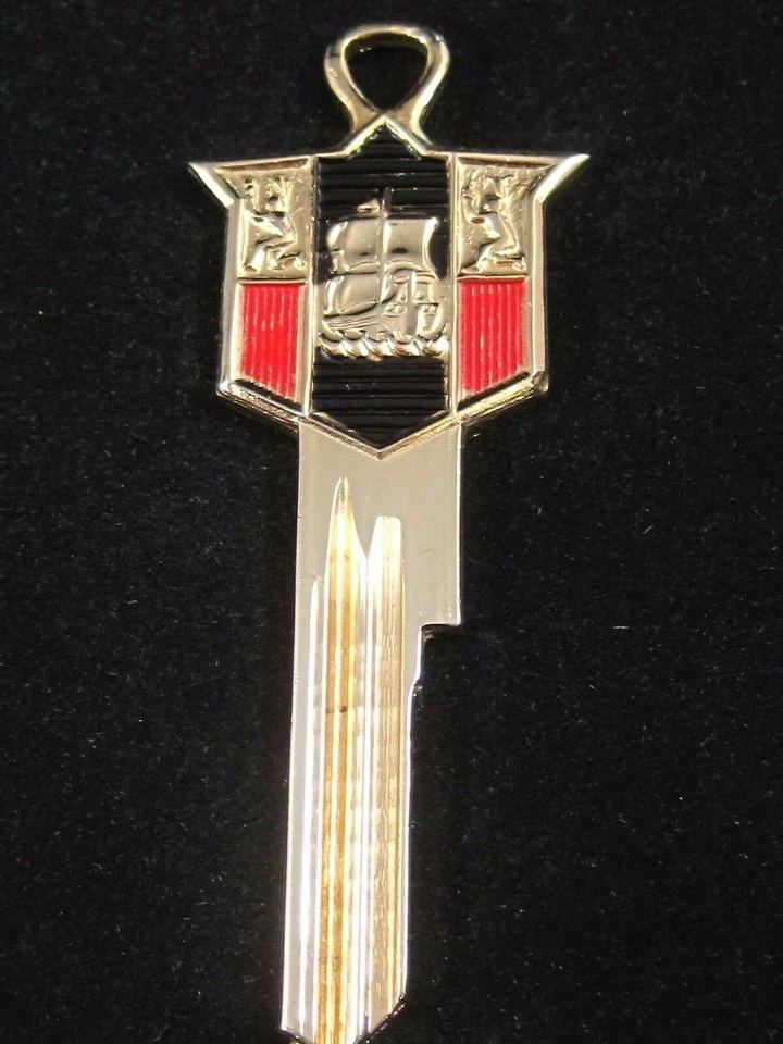 PLYMOUTH Mayflower LLAVE CREST en blanco 1956-1967 vintage satélite Belvedere Fury Foto 2 de 3