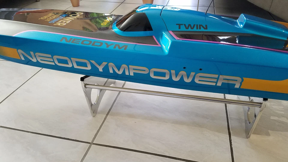 Powerboat AS- X trem sehr aufwendig gebaut und lackiert - Bild 3 von 4