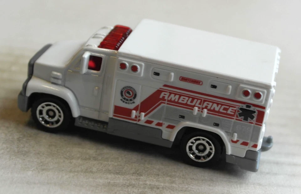 Matchbox Ambulance weiß MBX Fire Rescue Krankenwagen Rettungswagen BOS white - Bild 2 von 4