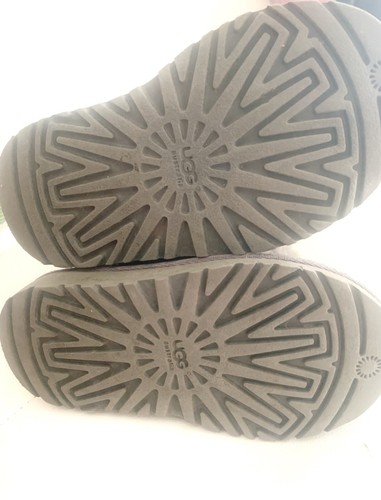 UGG Girl’s Bailey Button Boots Size 8 Toddler Winter Shoes Leather Authentic - Picture 5 of 5