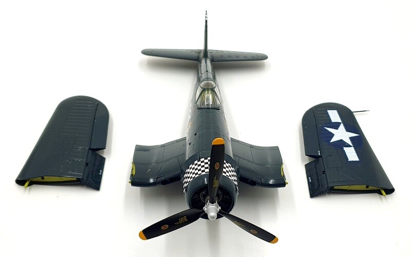 HMホビーマスターF4U Corsair 1:48 ダイキャストモデル中古美品！ F4U-4 Corsair 1/48 Die Cast Model - HA8226 Capt. Kenneth