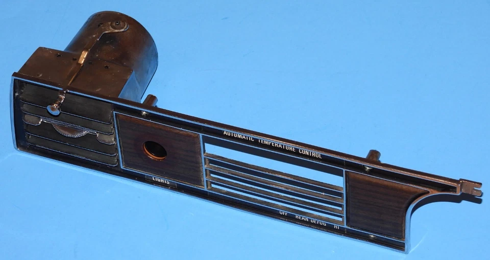 Lincoln Mark III 1968 1969 OEM tablero cromo ventilación ATC bisel moldura - muy bonito Foto 4 de 4