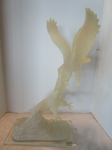Vintage Lucite Acrylic Frosted Large Sculpture 2 Flying Eagles 24” Tall 1980's - Picture 4 of 12