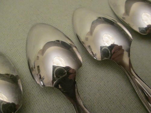 Wm Rogers Nassau Silverplate Grapefruit / Orange Spoons - Qty. 4 - Picture 9 of 9