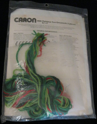 KIT DE AGUJA ADORNOS DE ÁRBOL #4088 NUEVO Y SELLADO 1978 POR CARON 2 ÁRBOLES POR KIT - Imagen 2 de 2