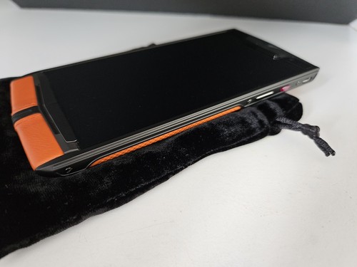Vertu Signature Touch Carbon Sport 2016 - Photo 3 sur 6