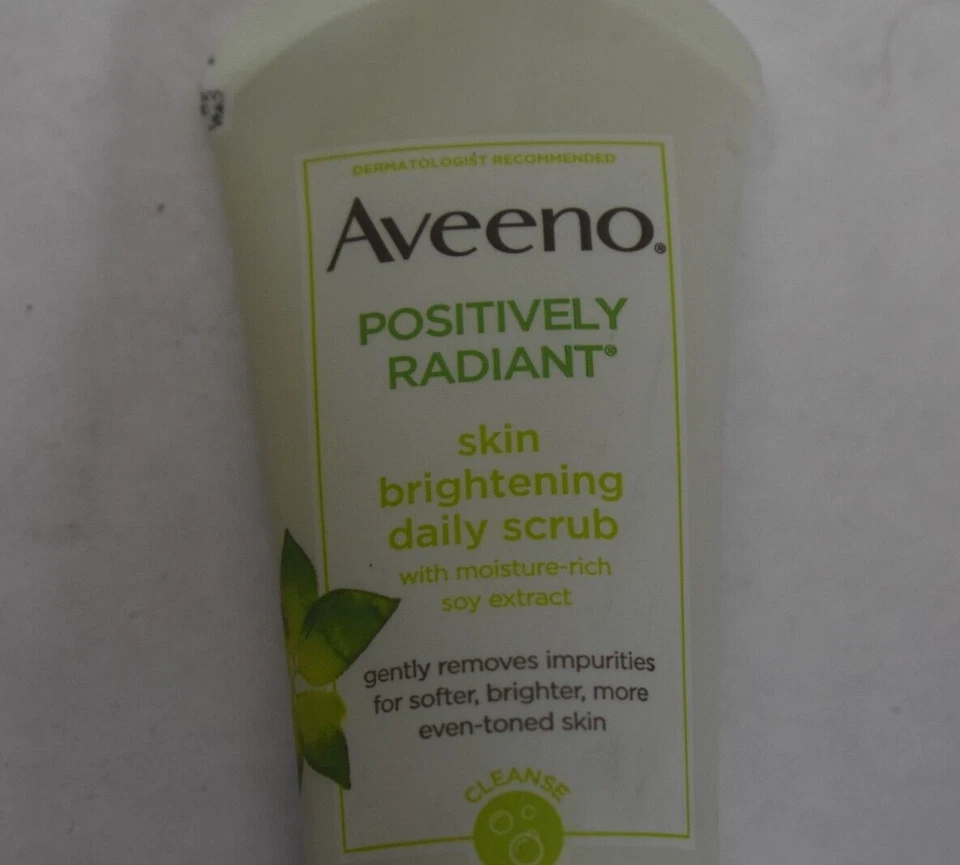 Осветляющий ежедневный скраб Aveeno Positively Radiant Skin Brightening 2 унции каждый лот из 4 новых - Изображение 3 из 4