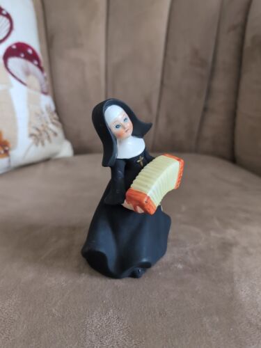 Napcoware Porcelain Nun Playing Accordion Figurine #7129 Made In Taiwan - Picture 2 of 5