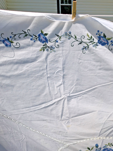 Vtg Embroidered White Linen Coverlet Blue Floral Cross-stitch 90x100 Tablecloth - Picture 9 of 23