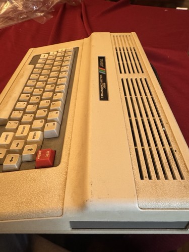 RadioShack Tandy 128k Color Computer 3 COCO 3 Model 26-3334 Powers On Untested - Afbeelding 11 van 12
