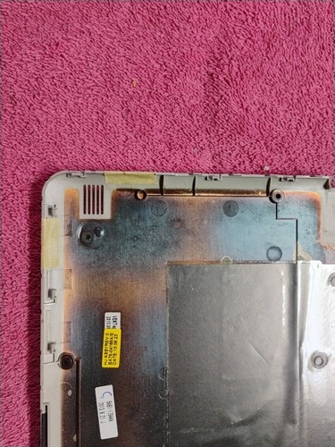 Samsung notebook XE303C12 bottom cover - used - Picture 9 of 11