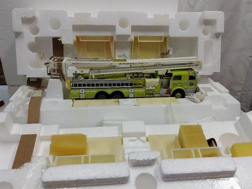Franklin Snorkel FIRE ENGINE come nuovo leggermente danneggiato scala 1/32 senza scatola - Foto 2 di 20