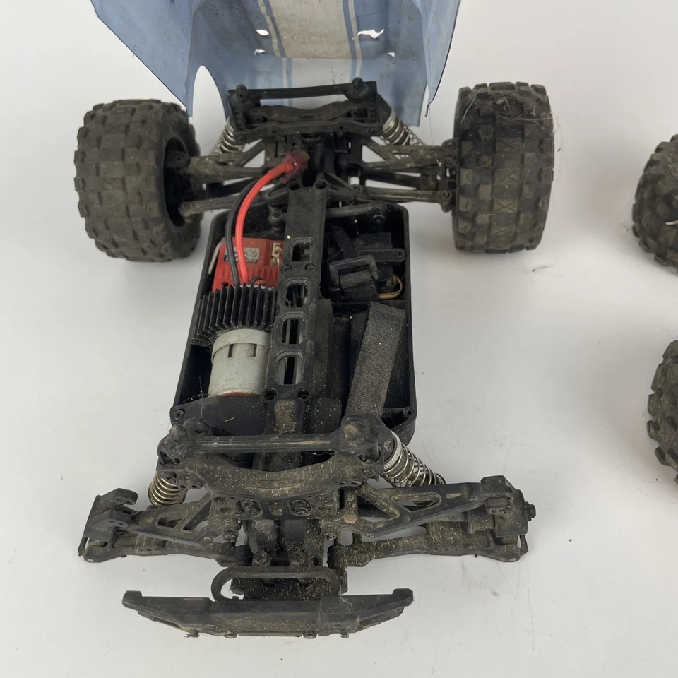 Redcat Racing Volcano 16 1/16 Scale 4WD Brushed RC Monster Truck 2.4GHz - Image 2 of 4