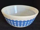 VINTAGE PYREX BLUE DOT 8.75" MIXING BOWL #403 / 2.5 QT MADE IN USA