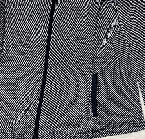 T By Talbots Diagonal Stripes Full Zip Knit Jacket Black White Soft Comfy Sz XL - Bild 3 von 6