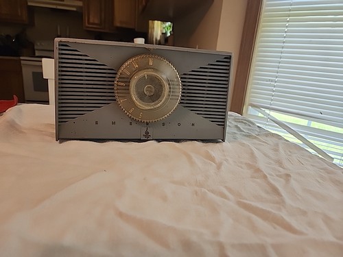 VINTAGE EMERSON RADIO 1954 NUMMER 700096 GRAU SIEHT GUT AUS / EINSCHALTEN HAT SOUND