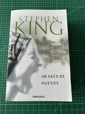 UN SACO DE HUESOS By Stephen King BRAND NEW