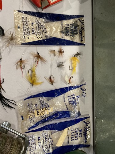 Vintage 1950’s Metal Tackle Box Full Fishing Lures Trout Fly’s Smithwick Heddon - Picture 5 of 20