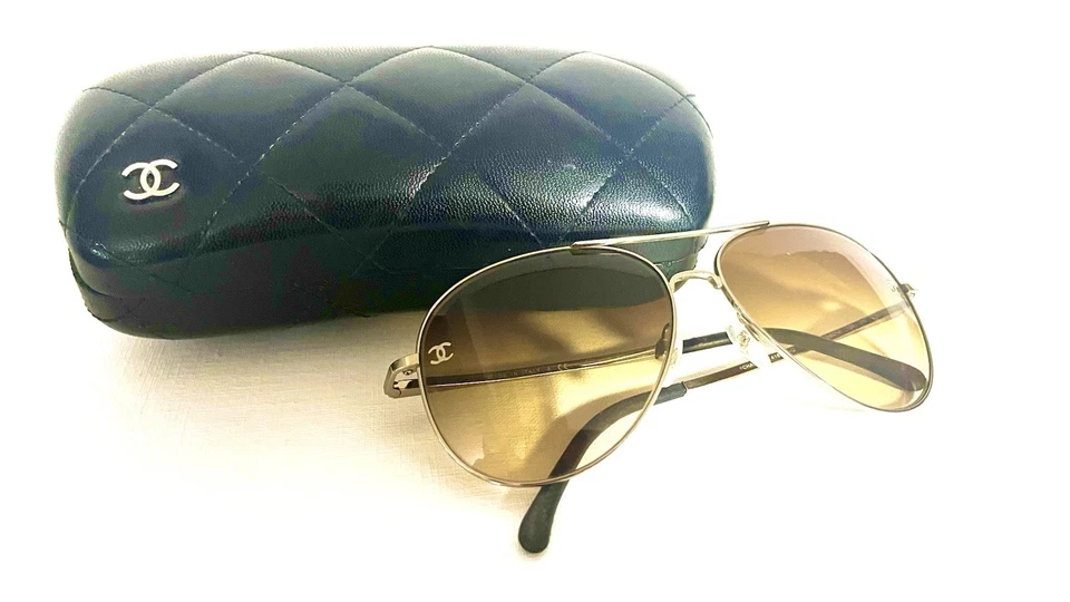 NUEVO CON ETIQUETAS Chanel Estrás Dorado Aviador Gafas de sol Gran Tamaño CH4279-B c159 Italia Foto 4 de 4