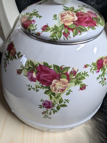 Royal Albert Tea Rose Tea Pot - Picture 5 of 15