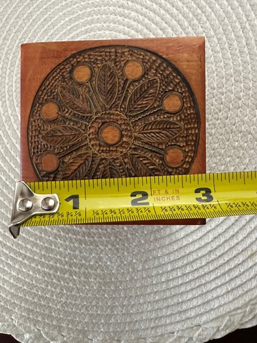 Pequeña caja de baratija de madera decorativa roja hecha a mano en Polonia 3"x3"x2,5" - Imagen 10 de 12
